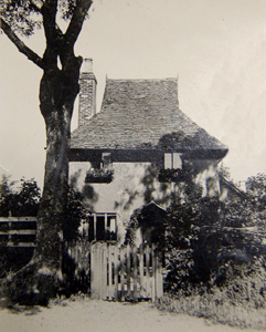 The Dovecote in Church Road about 1920 [X535/1]